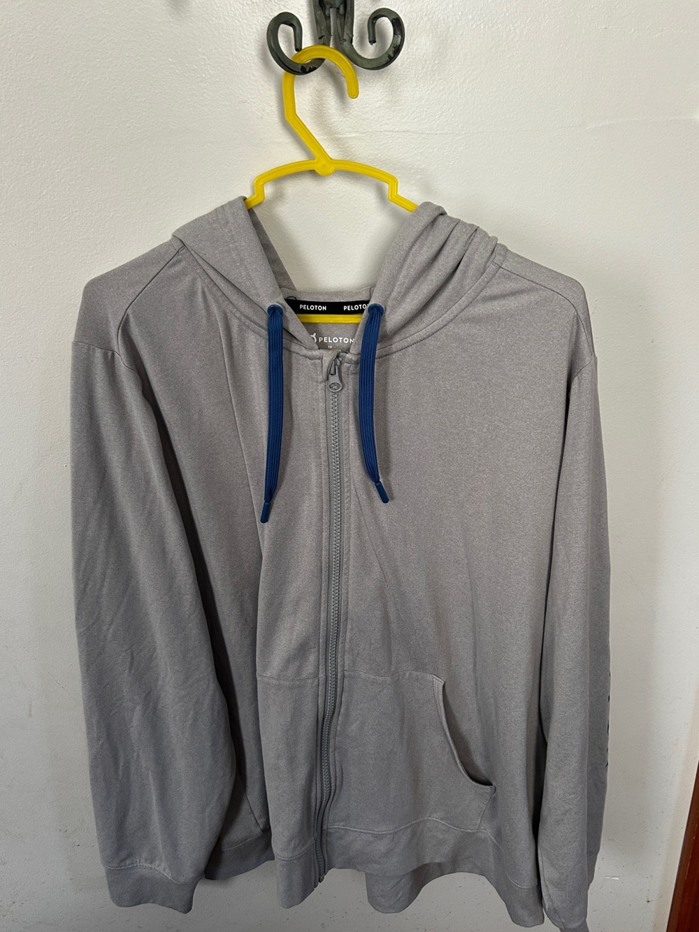Peloton DreamBlend 2 Piece Bundle: Zip up Hoodie 1X + Long Sleeve XXL Gray